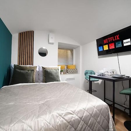 Secret Budget Studio Oasis Прага Экстерьер фото