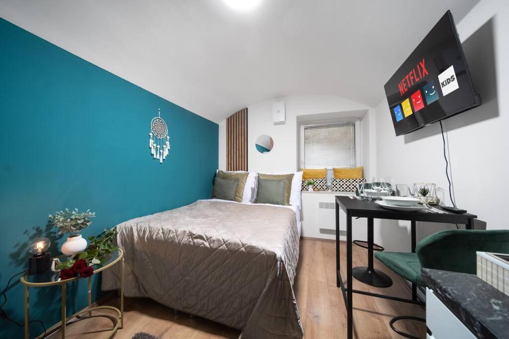 Secret Budget Studio Oasis Прага Экстерьер фото