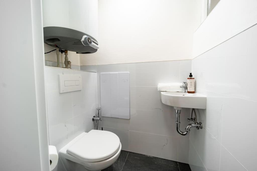 Secret Budget Studio Oasis Прага Экстерьер фото