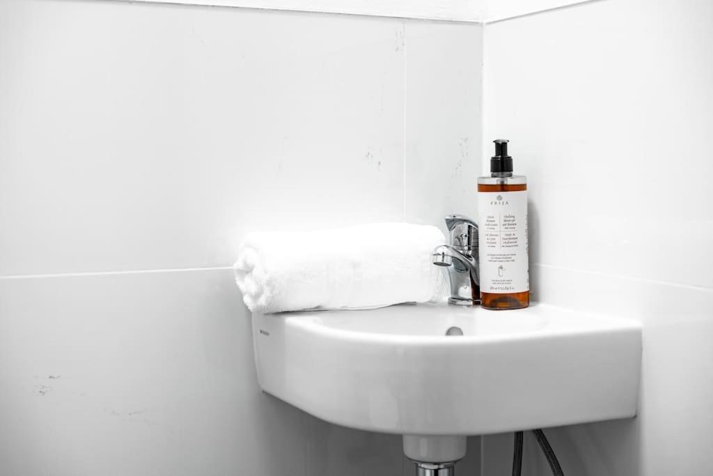 Secret Budget Studio Oasis Прага Экстерьер фото