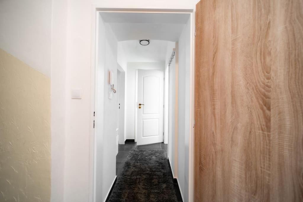Secret Budget Studio Oasis Прага Экстерьер фото